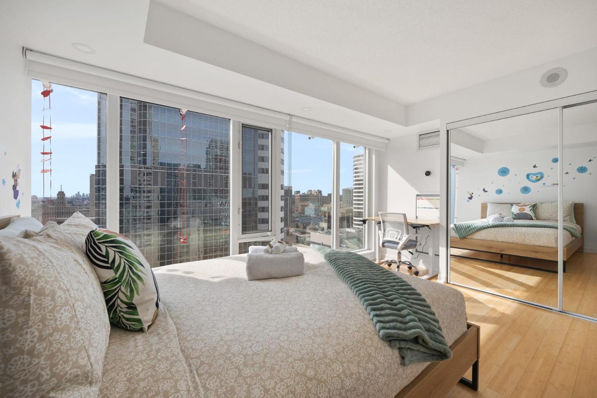 Modern 2-Bedroom Condo W Floor To Ceiling Windows Toronto Luaran gambar