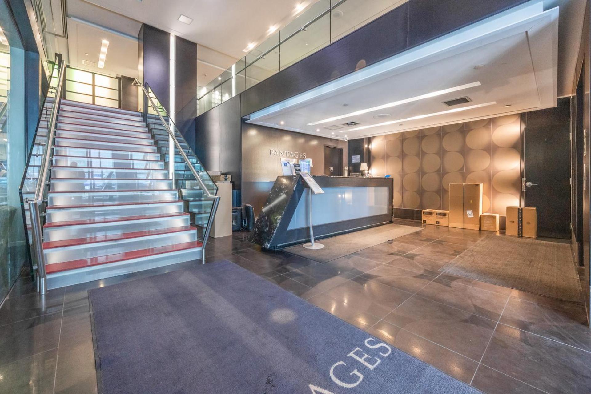 Modern 2-Bedroom Condo W Floor To Ceiling Windows Toronto Luaran gambar